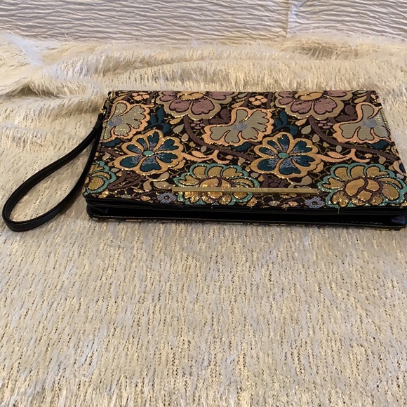 Steven Madden clutch with Kenneth Cole booties. - Picture 10 of 12